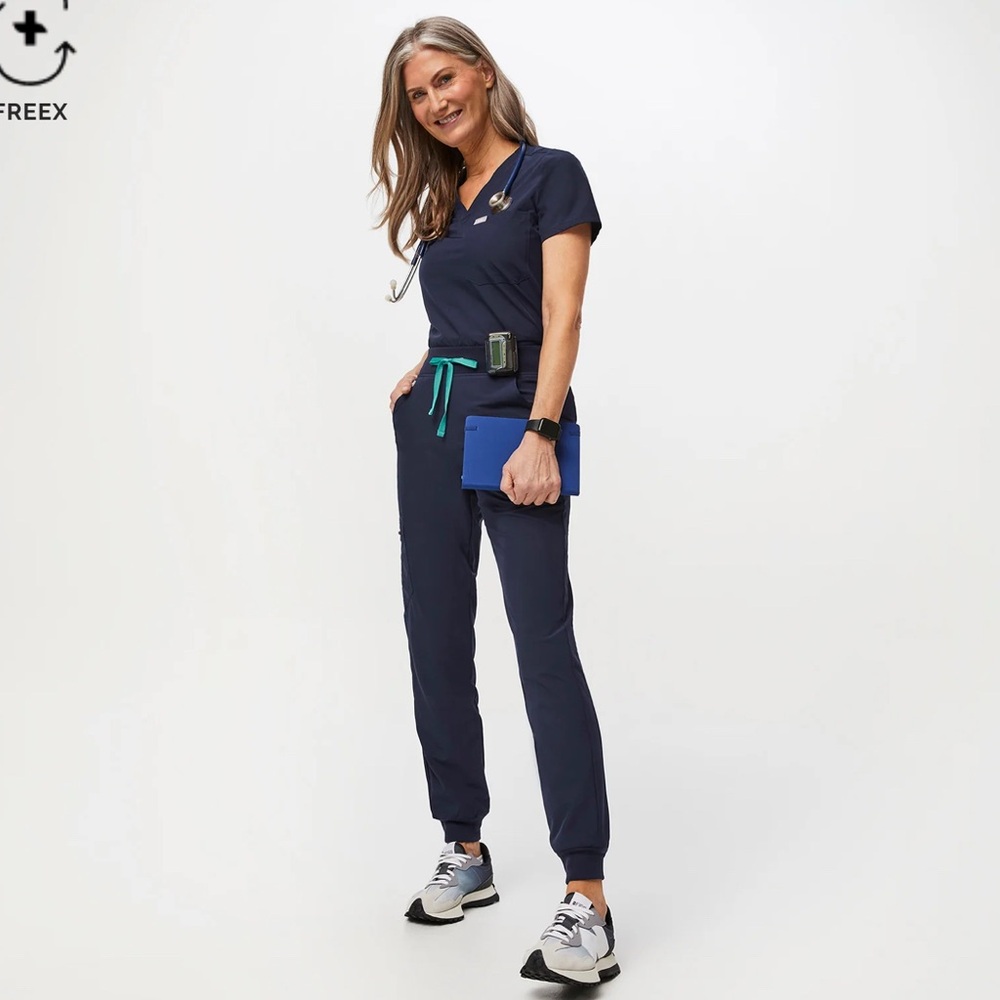 *SET* Figs Zamora FREEx Lined Joggers w/ Matching Catarina One Pocket Scrub Top